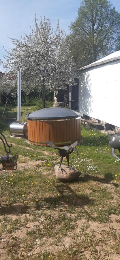 Viesu Nams "Laimes Pakavs" Hotell Straupe Exteriör bild